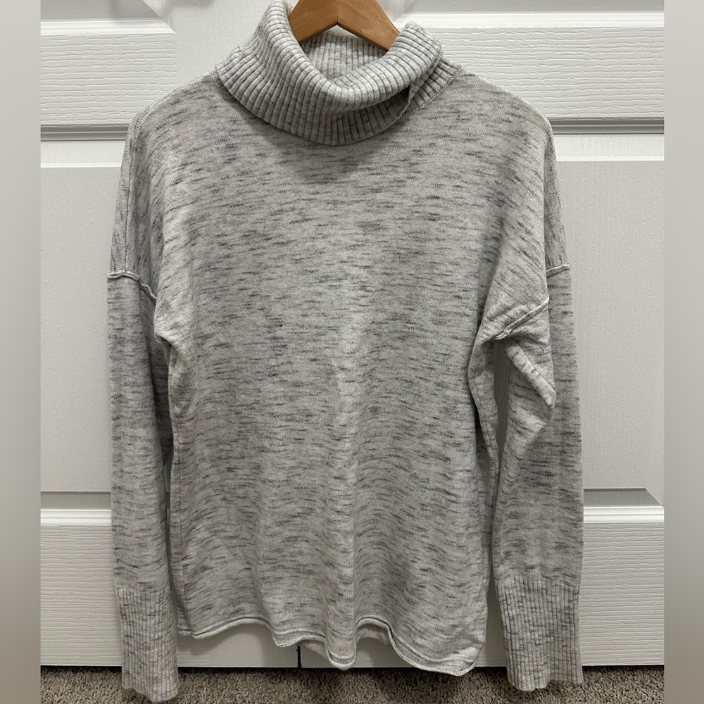 RD Style Heathered Light Gray Turtleneck Sweater